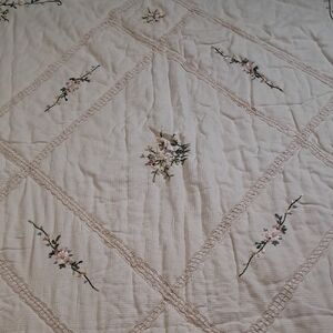 Home Collection Floral Embroidered Quilt - Cream and Pink SILK RIBBON Queen Size